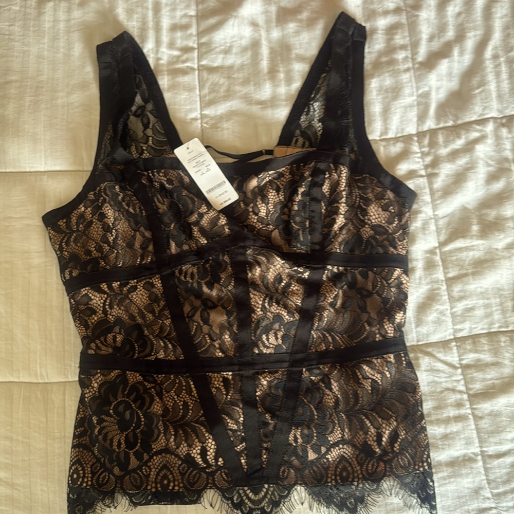 Sleeveless Lace top